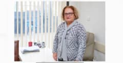 Füsun Atay, Ayvalık Kent Konseyi Başkanlığına adaylığını açıklarken konuşuyor