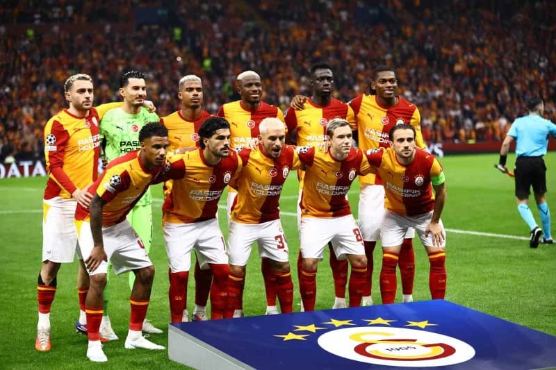 Galatasaray Teknik Direktörü Okan Buruk, son oynadıkları Kasımpaşa maçının 11'ine göre Barcelona karşılaşmasına 3 değişi