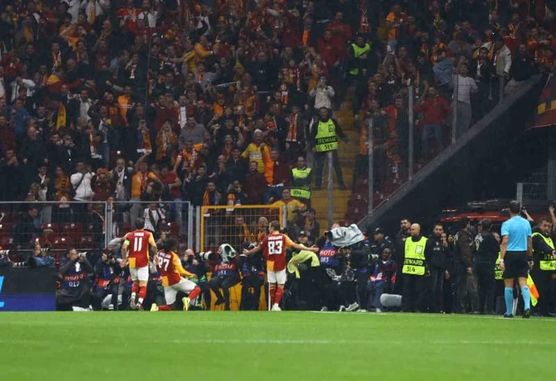 UEFA Şampiyonlar Ligi 2. Haftasında Galatasaray, Barcelona’yı konuk ediyor. Mücadelenin ilk yarısı 1-1 berabere tamamlan