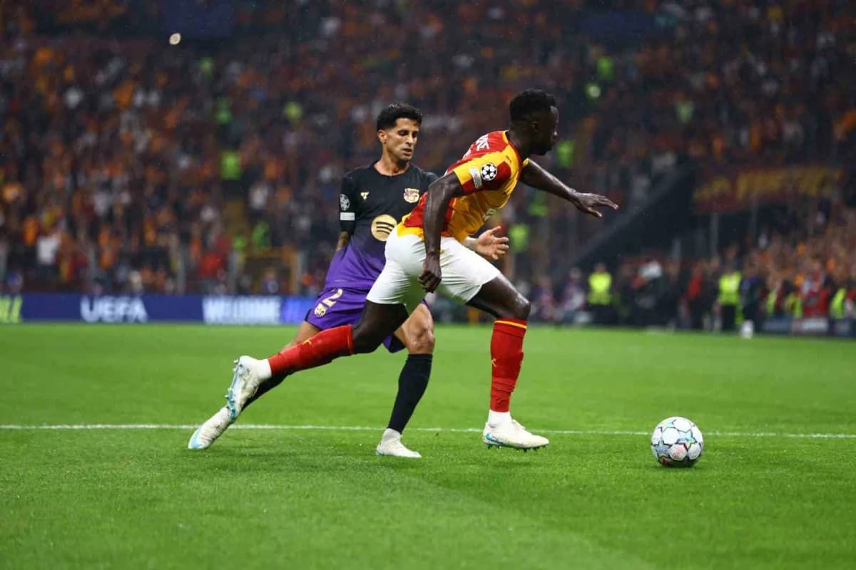 Galatasaray ve Barcelona futbol takımları UEFA Şampiyonlar Ligi maçında mücadele ediyor