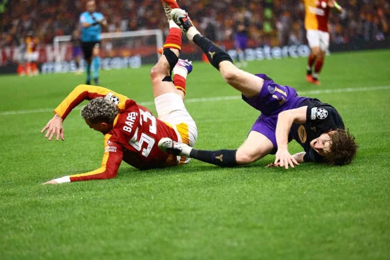 UEFA Şampiyonlar Ligi 2. Haftasında Galatasaray, Barcelona’yı konuk ediyor. Mücadelenin ilk yarısı 1-1 berabere tamamlan