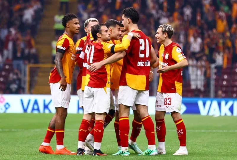 Galatasaray ve Barcelona futbol takımları UEFA Şampiyonlar Ligi maçında karşı karşıya geliyor