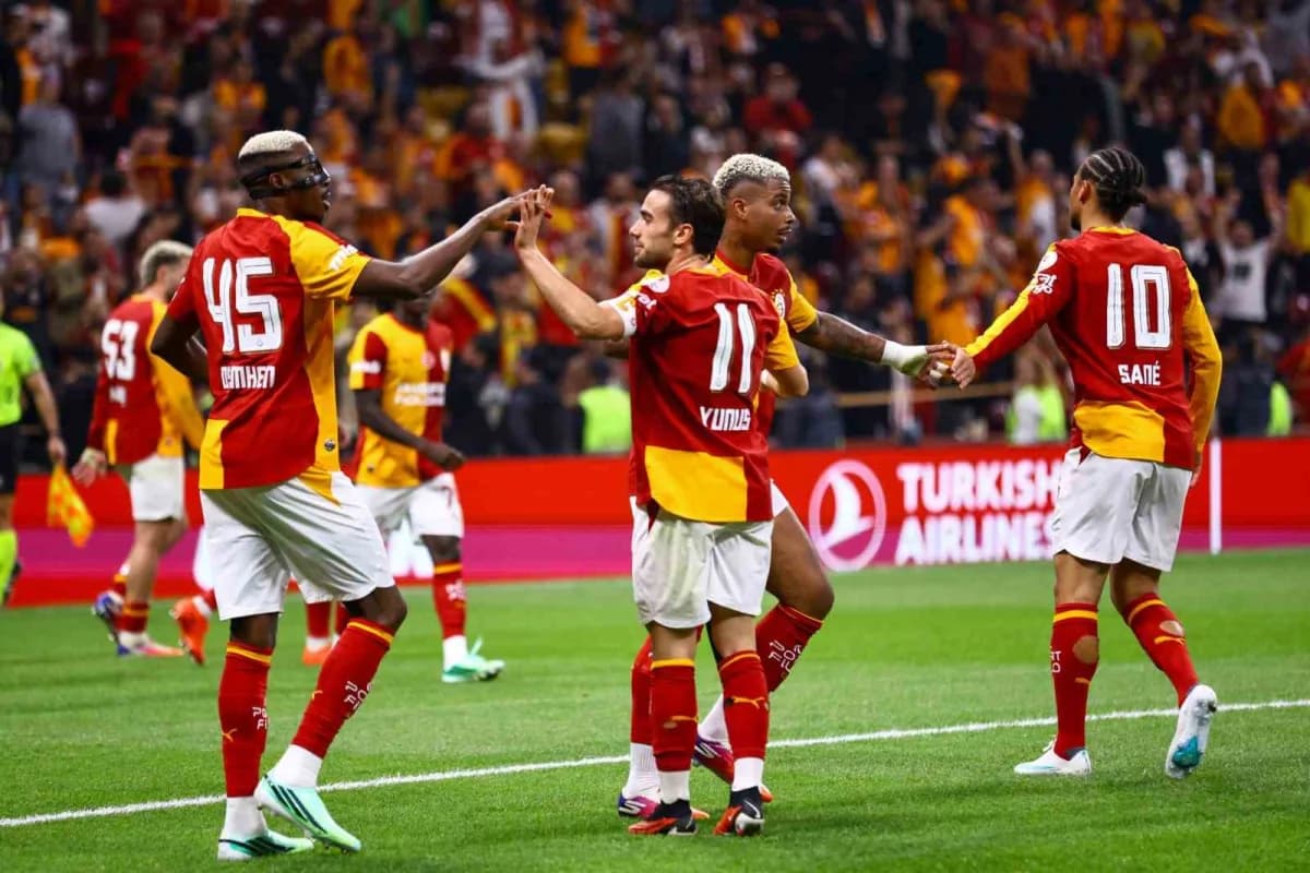 Galatasaray, Trendyol Süper Lig'de evinde oynayacağı Fenerbahçe'yi mağlup ederek, şampiyonluk yarışı