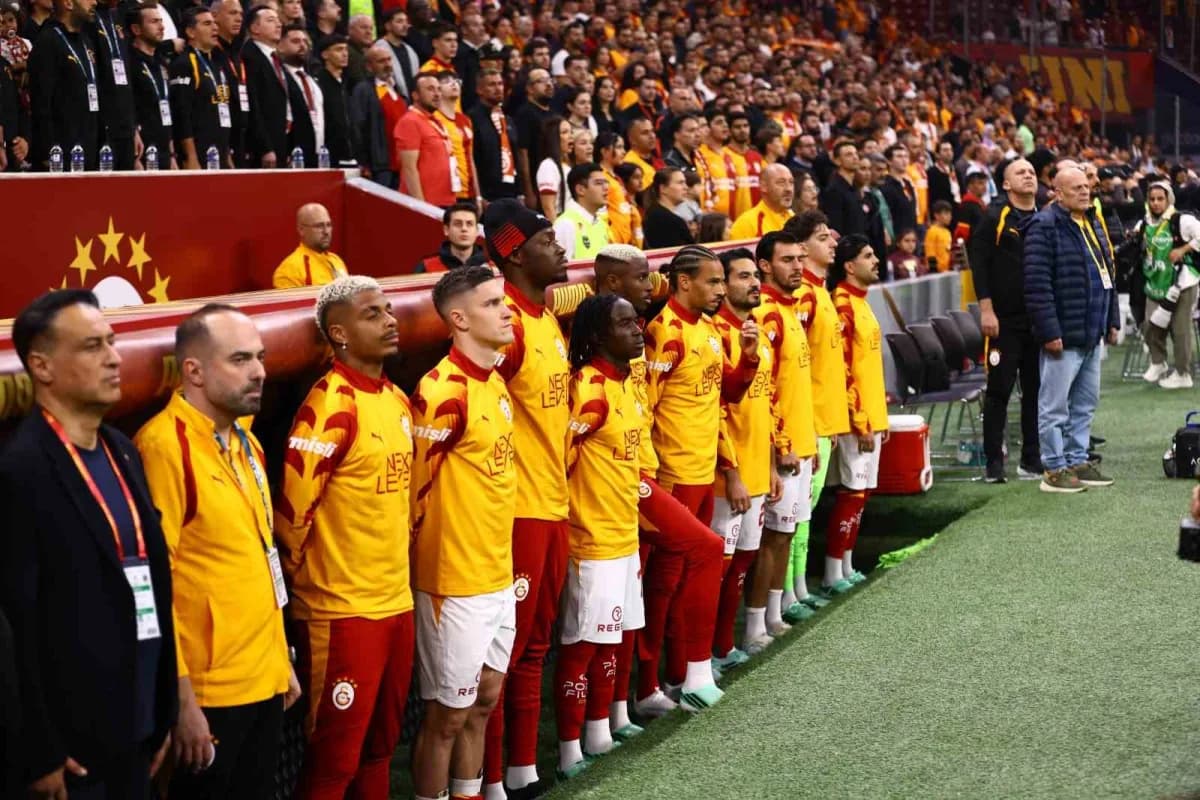 Yedeklerde ise Jankat Yılmaz, El-chadaille Bitshiabu, Roland Sallai, Leroy Sane, Eren Elmalı, İlkay Gündoğan, Kaan Ayhan