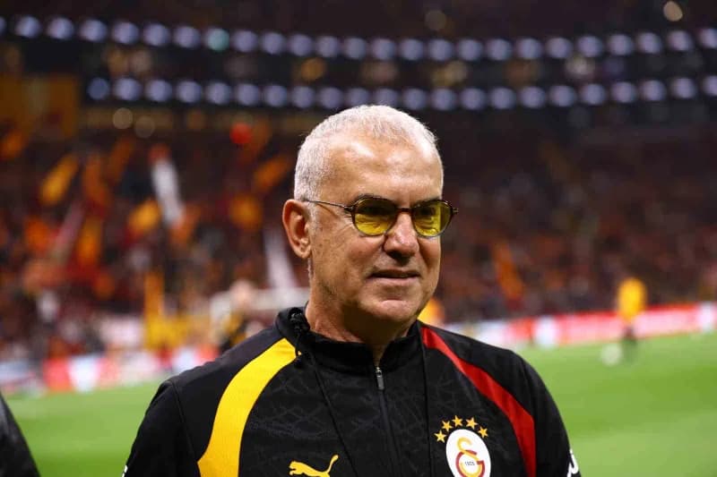 Galatasaray Teknik Direktörü Okan Buruk, Trabzonspor karşılaşmasında gördüğü kırmızı karttan dolayı 1 maç ceza aldı ve K