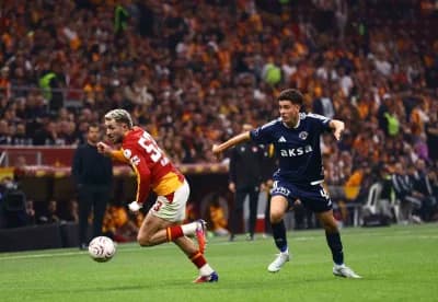 Trendyol Süper Lig 7. hafta maçında Galatasaray ve Kasımpaşa oyuncuları RAMS Park'ta mücadele ediyor