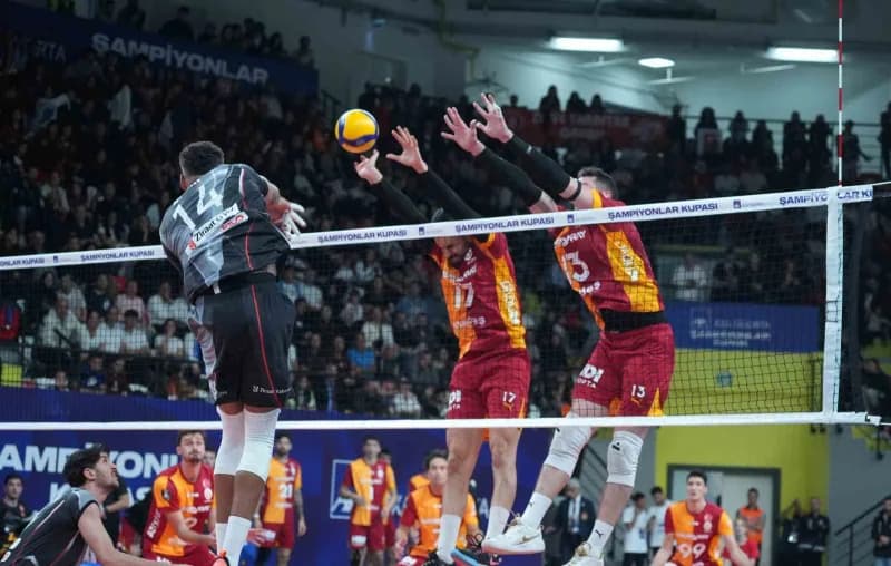 Kırıkkale Merkez Yeni Spor Salonu'nda oynanan 2026 Voleybol Erkekler AXA Sigorta Şampiyonlar Kupası mücadelesinde Galata