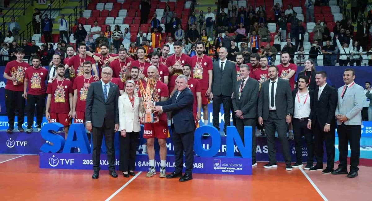 Kırıkkale Merkez Yeni Spor Salonu'nda oynanan 2026 Voleybol Erkekler AXA Sigorta Şampiyonlar Kupası mücadelesinde Galata