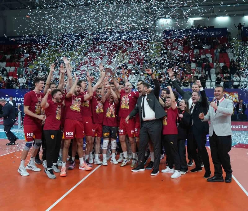Kırıkkale Merkez Yeni Spor Salonu'nda oynanan 2026 Voleybol Erkekler AXA Sigorta Şampiyonlar Kupası mücadelesinde Galata