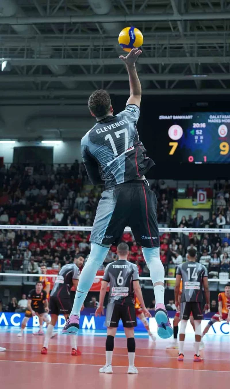 Kırıkkale Merkez Yeni Spor Salonu'nda oynanan 2026 Voleybol Erkekler AXA Sigorta Şampiyonlar Kupası mücadelesinde Galata