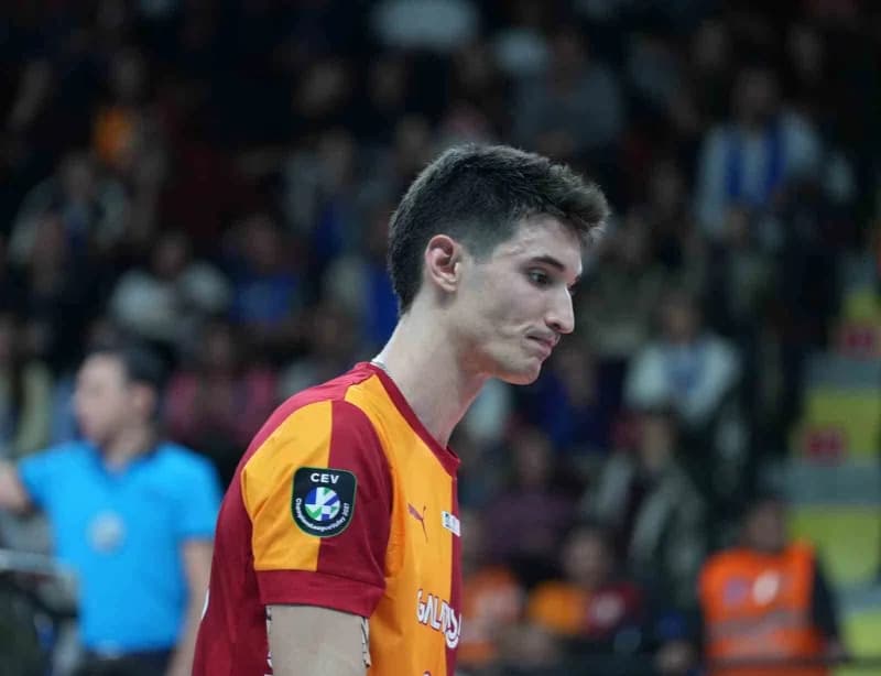 Kırıkkale Merkez Yeni Spor Salonu'nda oynanan 2026 Voleybol Erkekler AXA Sigorta Şampiyonlar Kupası mücadelesinde Galata