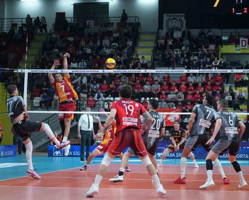 Kırıkkale Merkez Yeni Spor Salonu'nda oynanan 2026 Voleybol Erkekler AXA Sigorta Şampiyonlar Kupası mücadelesinde Galata