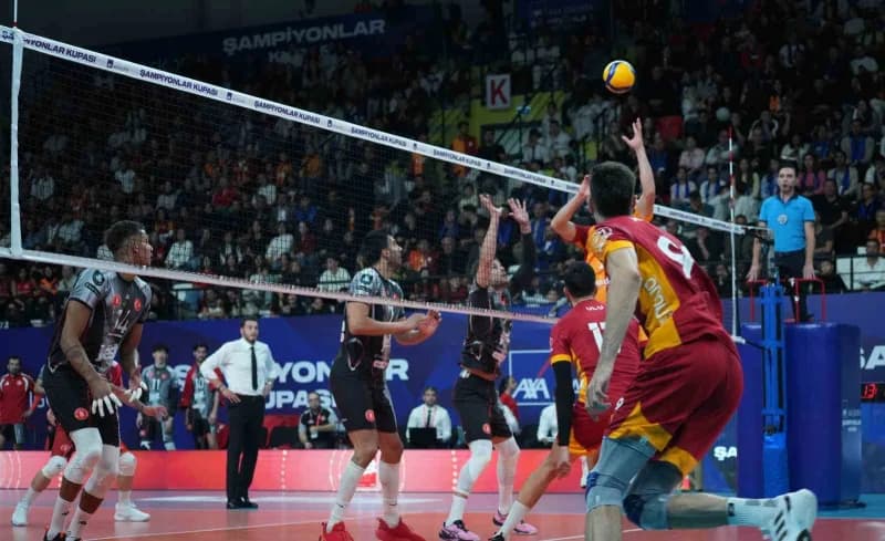 Kırıkkale Merkez Yeni Spor Salonu'nda oynanan 2026 Voleybol Erkekler AXA Sigorta Şampiyonlar Kupası mücadelesinde Galata