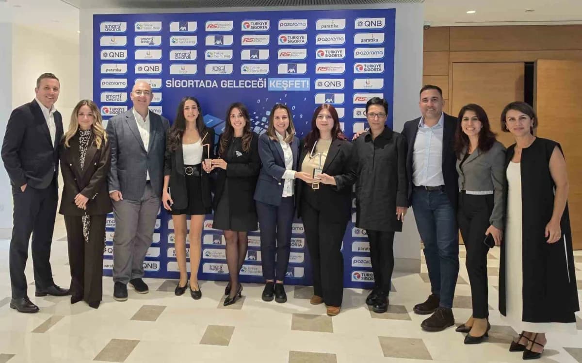Garanti BBVA Emeklilik logosu ve Smart-i Awards 2026 ödül töreni