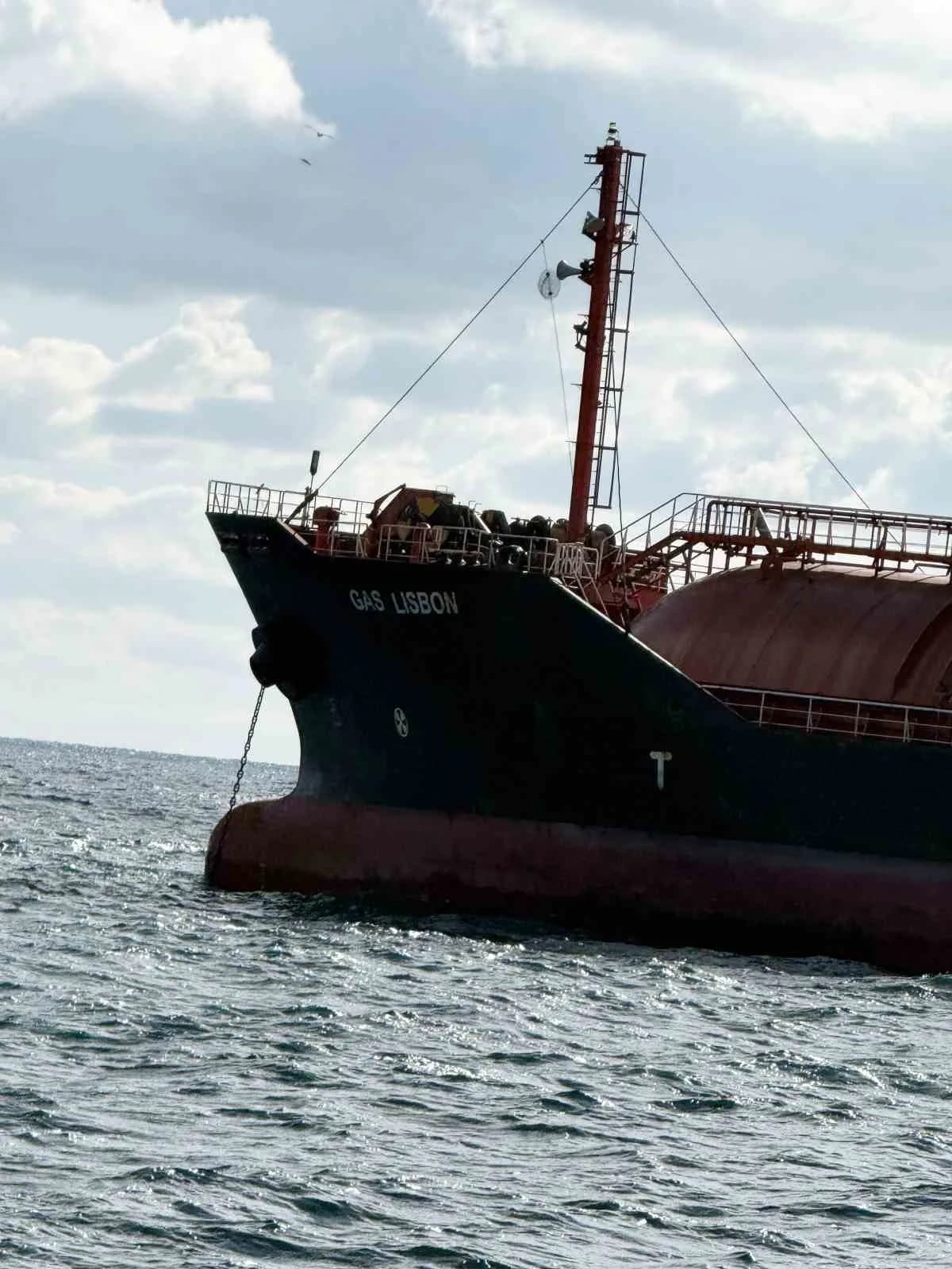 İstanbul Çatalca Ormanlı sahili açıklarında demirlemiş, Karadeniz’de saldırıya uğramış Liberya bayraklı LPG tankeri GAS