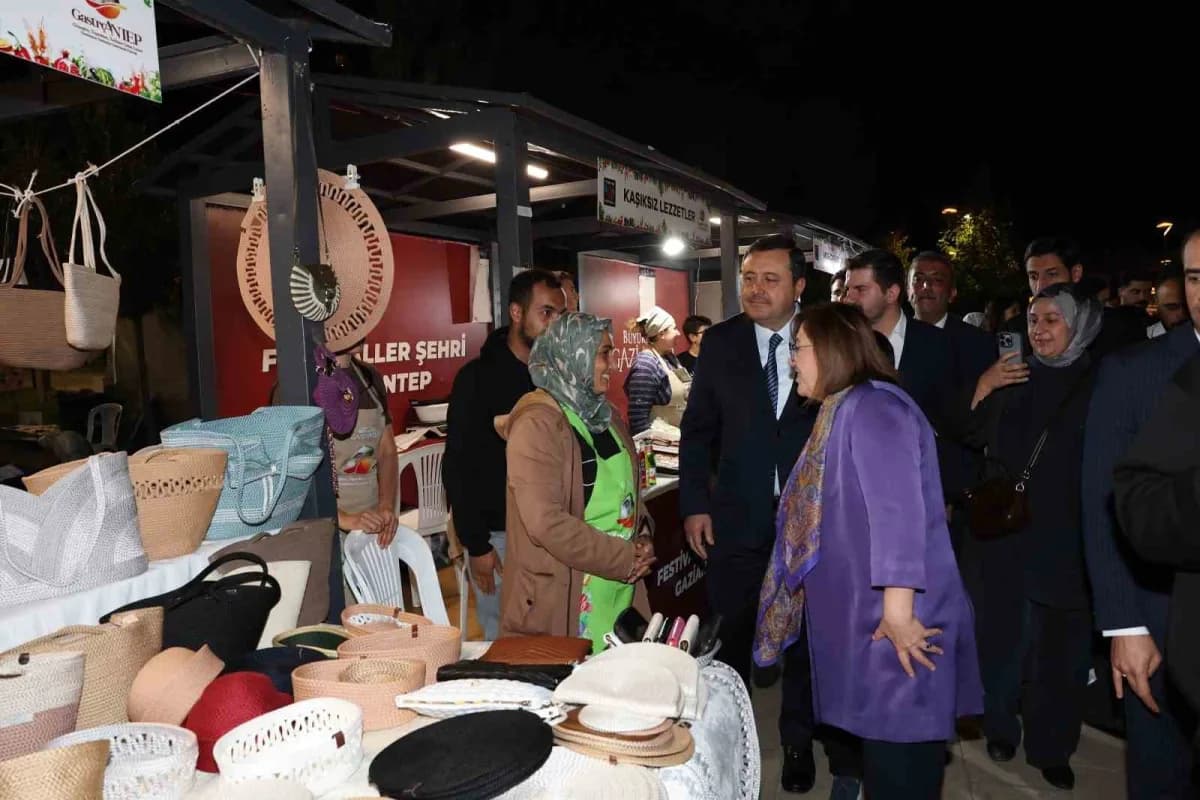 GastroAntep'te lezzet, emek ve kültürün buluştuğu stantlara Başkan Şahin'den yakın ilgi