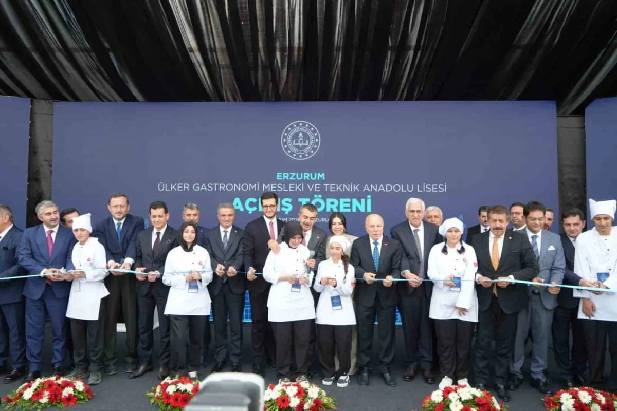 Erzurum’da açılan Ülker Gastronomi Mesleki ve Teknik Anadolu Lisesi binası ve açılış töreni