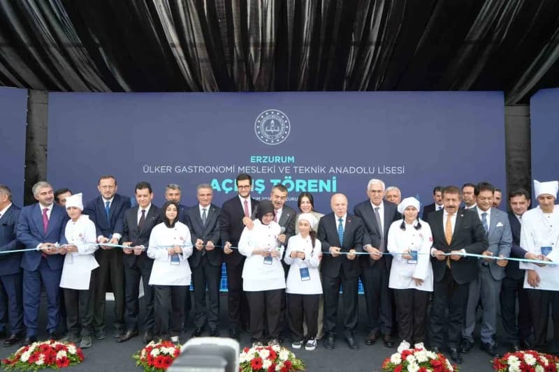 Erzurum’da açılan Ülker Gastronomi Mesleki ve Teknik Anadolu Lisesi binası ve açılış töreni