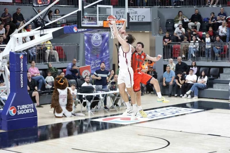 Gaziantep Basketbol’dan şampiyonluk yolunda önemli galibiyet