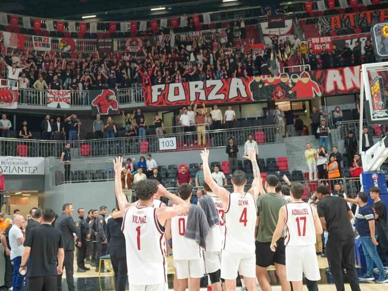 Gaziantep Basketbol’dan şampiyonluk yolunda önemli galibiyet