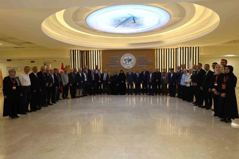 Gaziantep Forum 3 sonuç bildirgesi toplantısından akademisyenler ve yetkililer