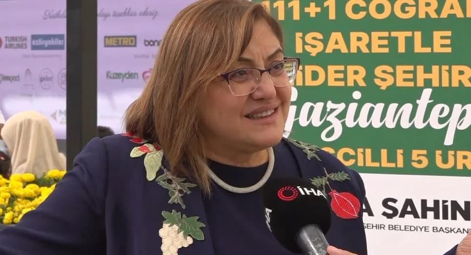 Gaziantep Belediye Başkanı Fatma Şahin, GastroAntep Kültür Yolu Festivali alanında ziyaretlerde bulunuyor