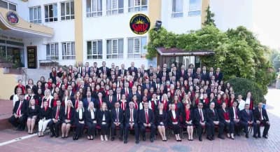 Gaziantep Kolej Vakfı Özel Okulları binası ve öğrencileri eğitim faaliyetleri sırasında