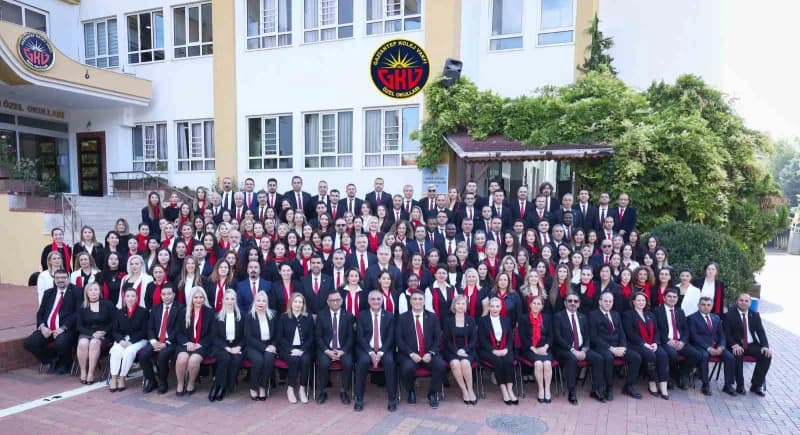 Gaziantep Kolej Vakfı Özel Okulları binası ve öğrencileri eğitim faaliyetleri sırasında