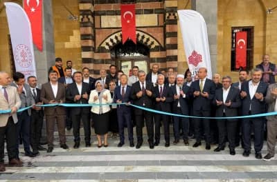 Gaziantep'te deprem sonrası restorasyonu tamamlanan tarihi Tahtani Camii'nin dış cephesi