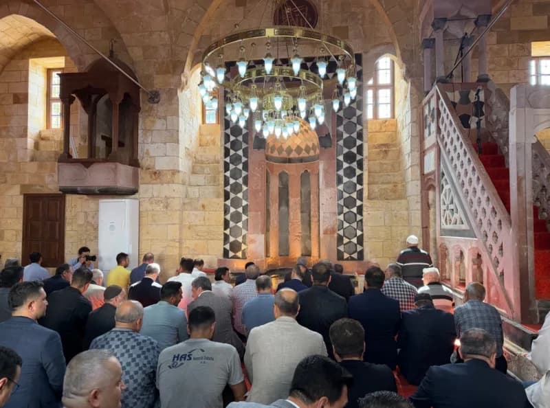 Gaziantep'te depremde hasar gören tarihi Tahtani Camii yeniden ibadete açıldı