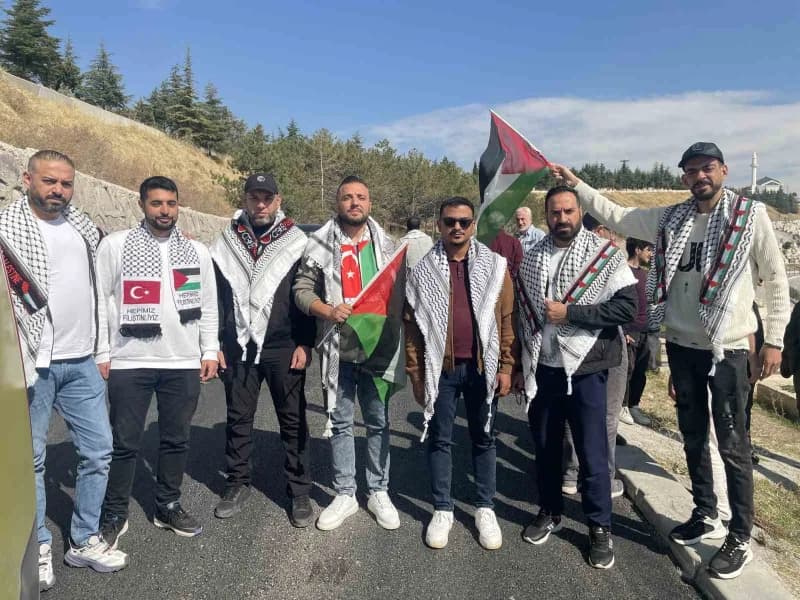 Ankara Karşıyaka Mezarlığında Gazze şehitleri için düzenlenen anma töreninden görüntü