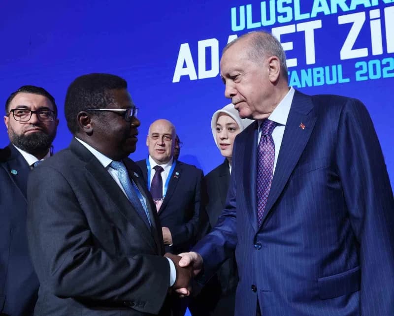 Cumhurbaşkanı Recep Erdoğan, Çırağan Sarayı'nda düzenlenen Uluslararası Adalet Zirvesine katıldı.