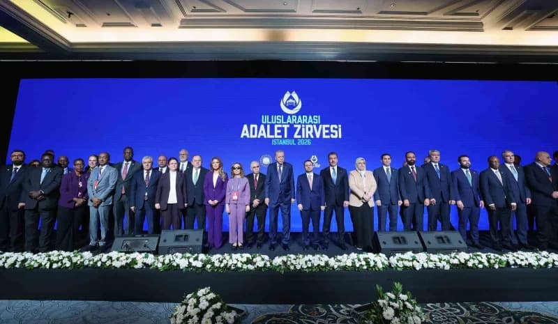 Cumhurbaşkanı Recep Erdoğan, Çırağan Sarayı'nda düzenlenen Uluslararası Adalet Zirvesine katıldı.