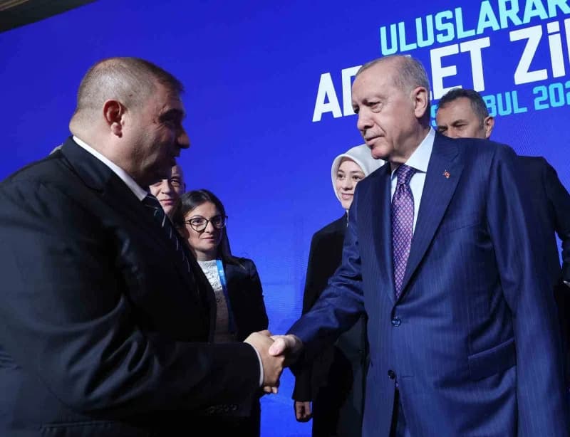 Cumhurbaşkanı Recep Erdoğan, Çırağan Sarayı'nda düzenlenen Uluslararası Adalet Zirvesine katıldı.