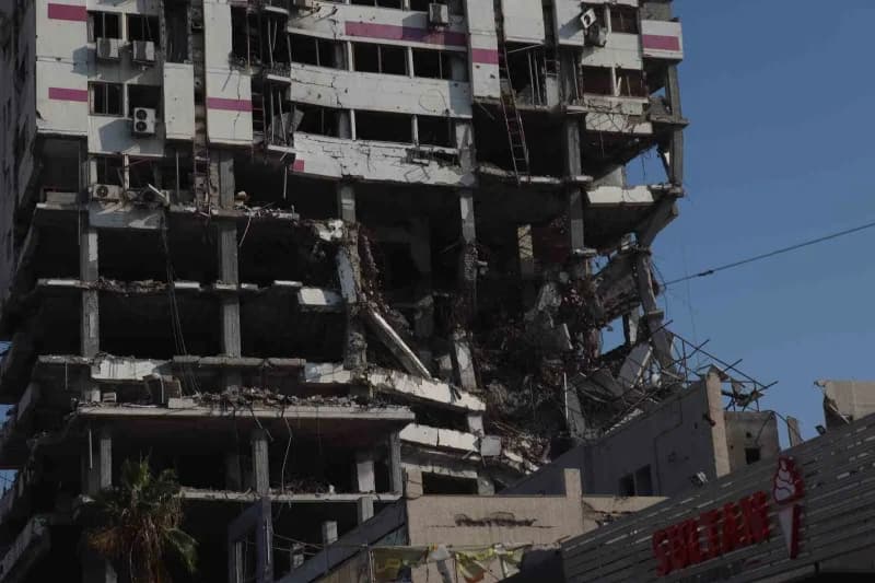 İsrail’in saldırılarında evlerini kaybeden ve sığınacak yer bulamayan binlerce Gazzeli, kış mevsiminin yaklaşmasıyla çök