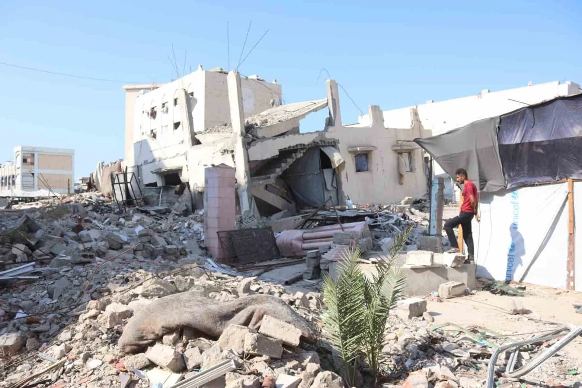 İsrail’in saldırılarında evlerini kaybeden ve sığınacak yer bulamayan binlerce Gazzeli, kış mevsiminin yaklaşmasıyla çök
