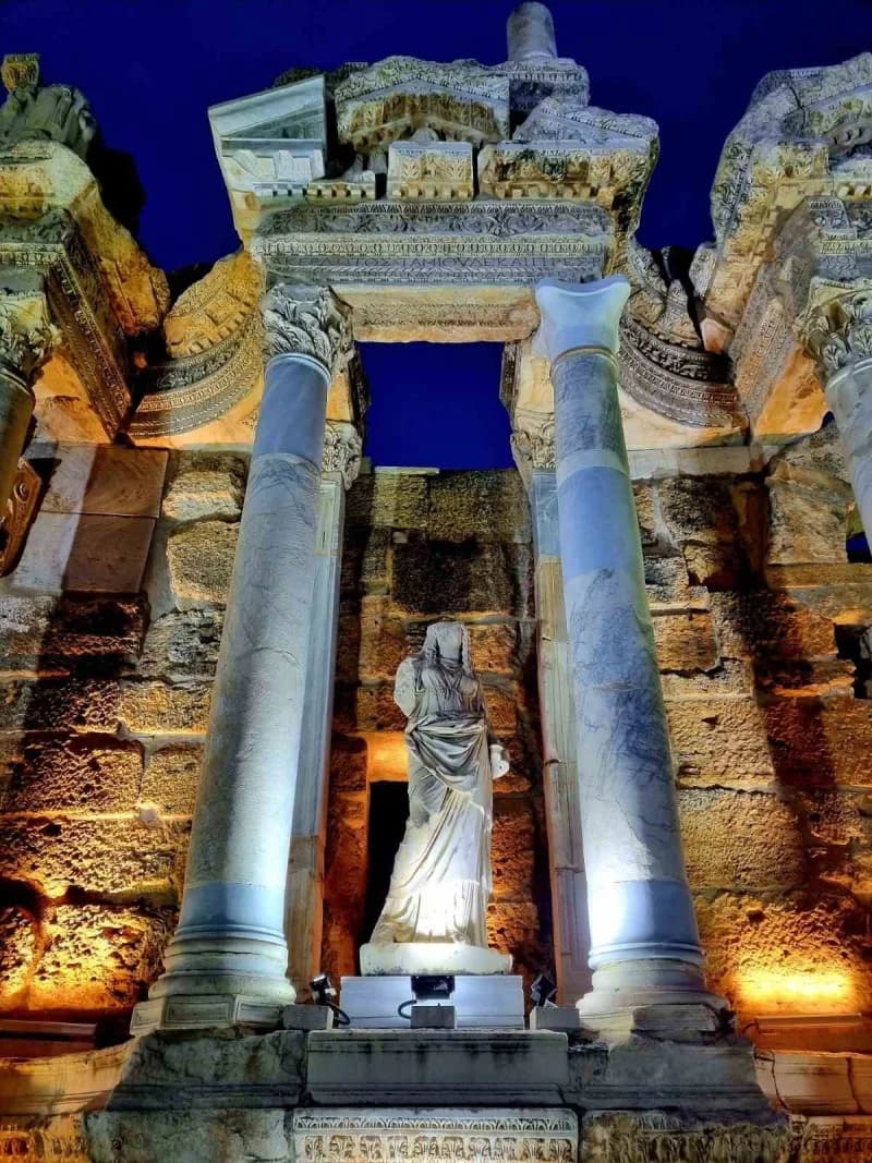 Kültür ve Turizm Bakanı Mehmet Nuri Ersoy, Gece müzeciliğindeki rekoru sosyal medya hesaplarından duyurarak 1 milyon 326