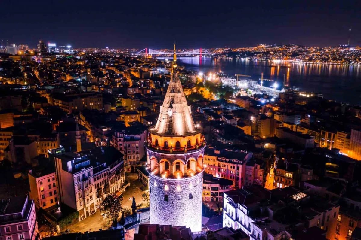 Kültür ve Turizm Bakanı Mehmet Nuri Ersoy, Gece müzeciliğindeki rekoru sosyal medya hesaplarından duyurarak 1 milyon 326