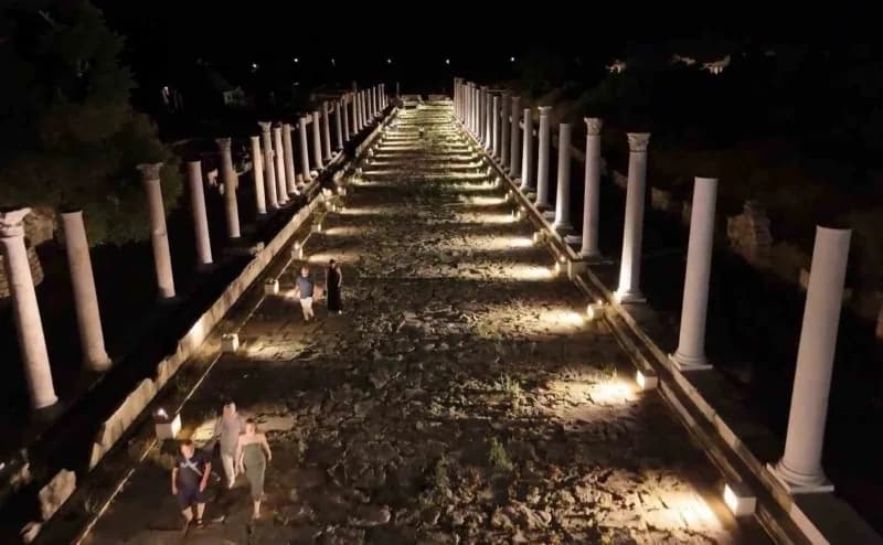 Kültür ve Turizm Bakanı Mehmet Nuri Ersoy, Gece müzeciliğindeki rekoru sosyal medya hesaplarından duyurarak 1 milyon 326