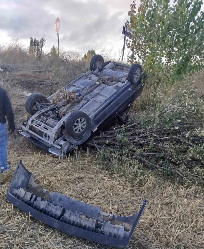 Gediz ilçesine bağlı Gümele ve Altınkent köylerinin girişindeki yol güvenliği eksiklikleri, sürücüler için büyük tehlike