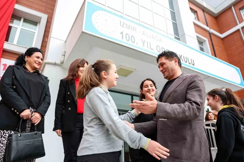 Aliağa 100. Yıl Ortaokulu’nda öğrencilerin araştırdığı, ürettiği ve iş birliği içinde öğrendiği FCL