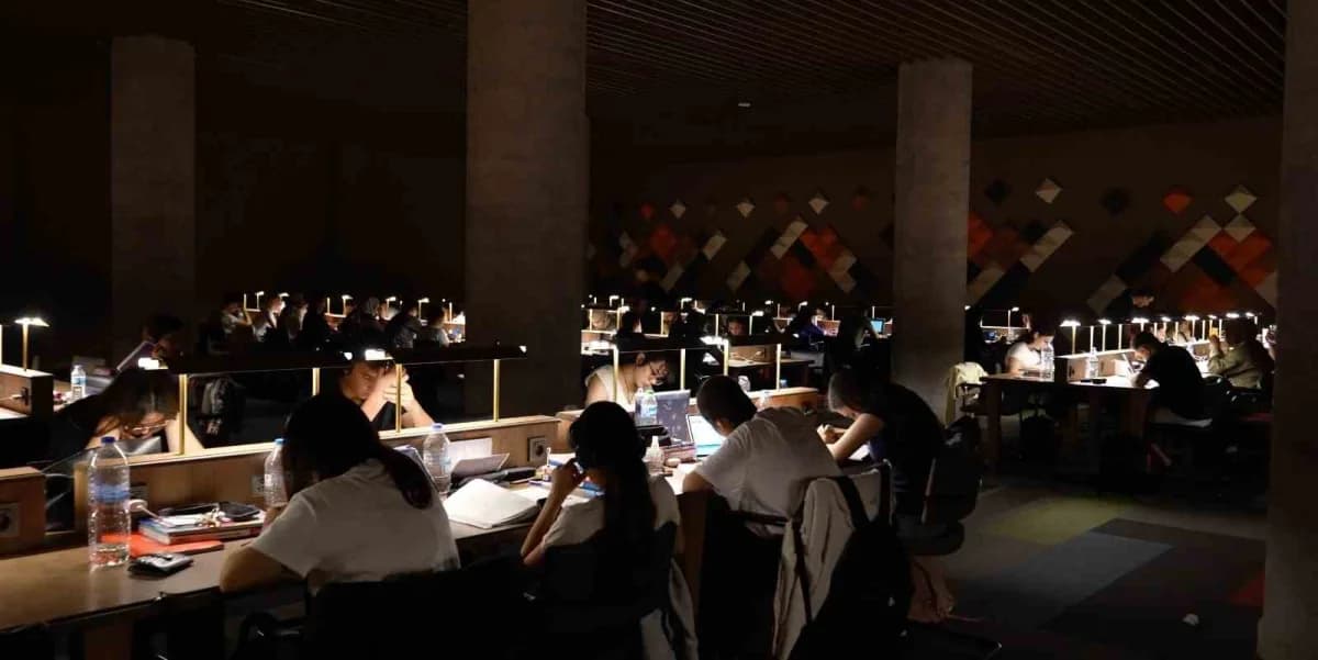 Şehitkamil Belediyesi, 2026-2027 eğitim öğretim döneminde de öğrencilerin eğitim yolculuğuna destek olmaya devam ediyor.