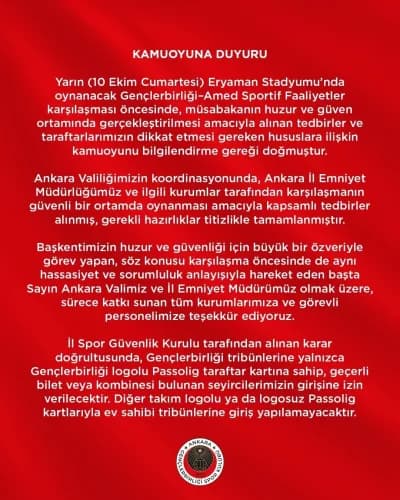 Gençlerbirliği ve Amed SF futbolcularının maç öncesi sahada yer aldığı görüntü