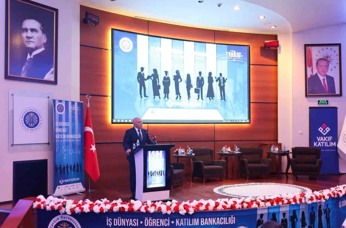 Başkan Mehmet Sekmen, Erzurum’da gençlere iş hayatı ve finans sektörü hakkında tavsiyelerde bulunuyo