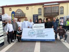 GİBTÜ Gastronomi ve Mutfak Sanatları Bölümü öğrencileri GastroAntep 2026 Üniversiteli Şefler Yarışması’nda ödül alırken