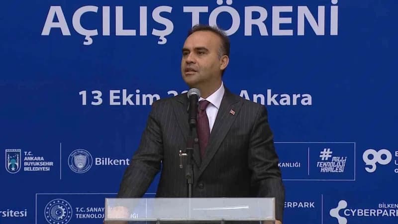 Sanayi ve Teknoloji Bakanı Mehmet Fatih Kacır, Ulus Girişim Ofisi açılışında konuşma yapıyor