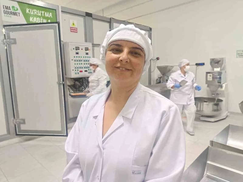 Kooperatif üyelerinden Fatma Özay başlangıçta Kayış’a yardım etmek amacıyla üretim sürecine dahil olduğunu, zamanla glüt