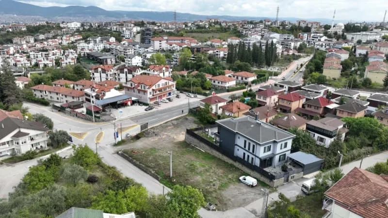 Gölcük Belediyesi, çocukların modern ve güvenli bir ortamda vakit geçirebilmesi için Örcün Mahallesi'ne kazandıracağı "Ç