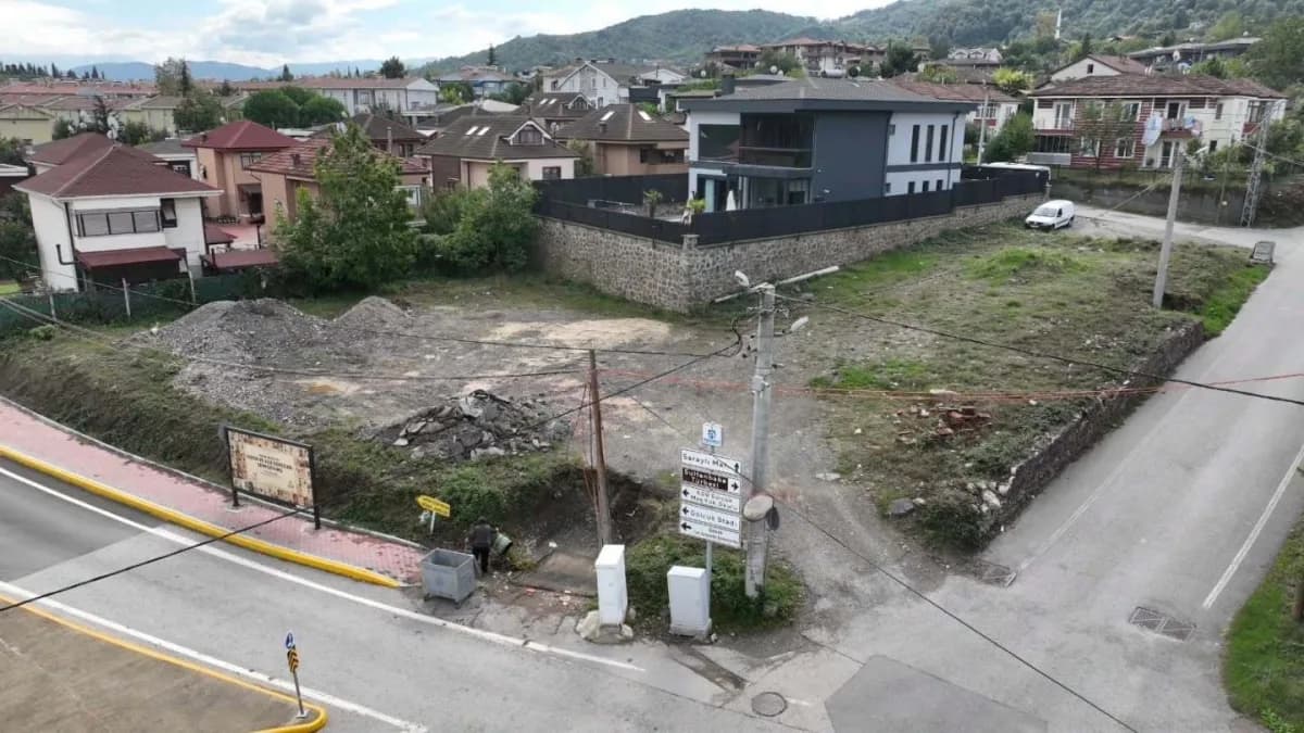 Gölcük Belediyesi, çocukların modern ve güvenli bir ortamda vakit geçirebilmesi için Örcün Mahallesi'ne kazandıracağı "Ç