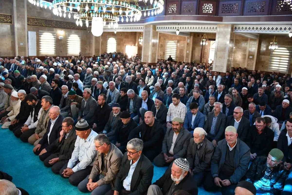 Manisa’nın Gördes ilçesinde yapımına 2013 yılında başlanan Şehit Makbule Hanım Kur’an Kursu ve Uygulama Camii, görkemli